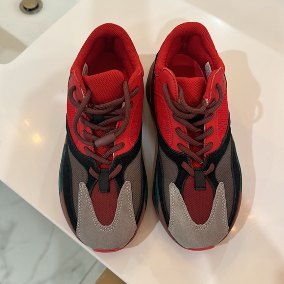 adidas Yeezy Boost 700 - Picture 2 of 5